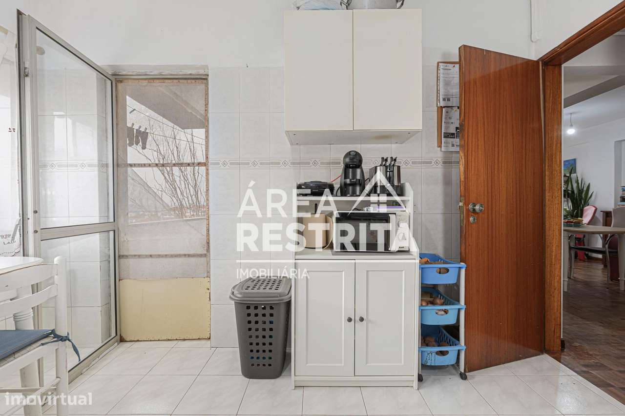 Apartamento T3 transformado em T2 no Seixal, Arrentela-7