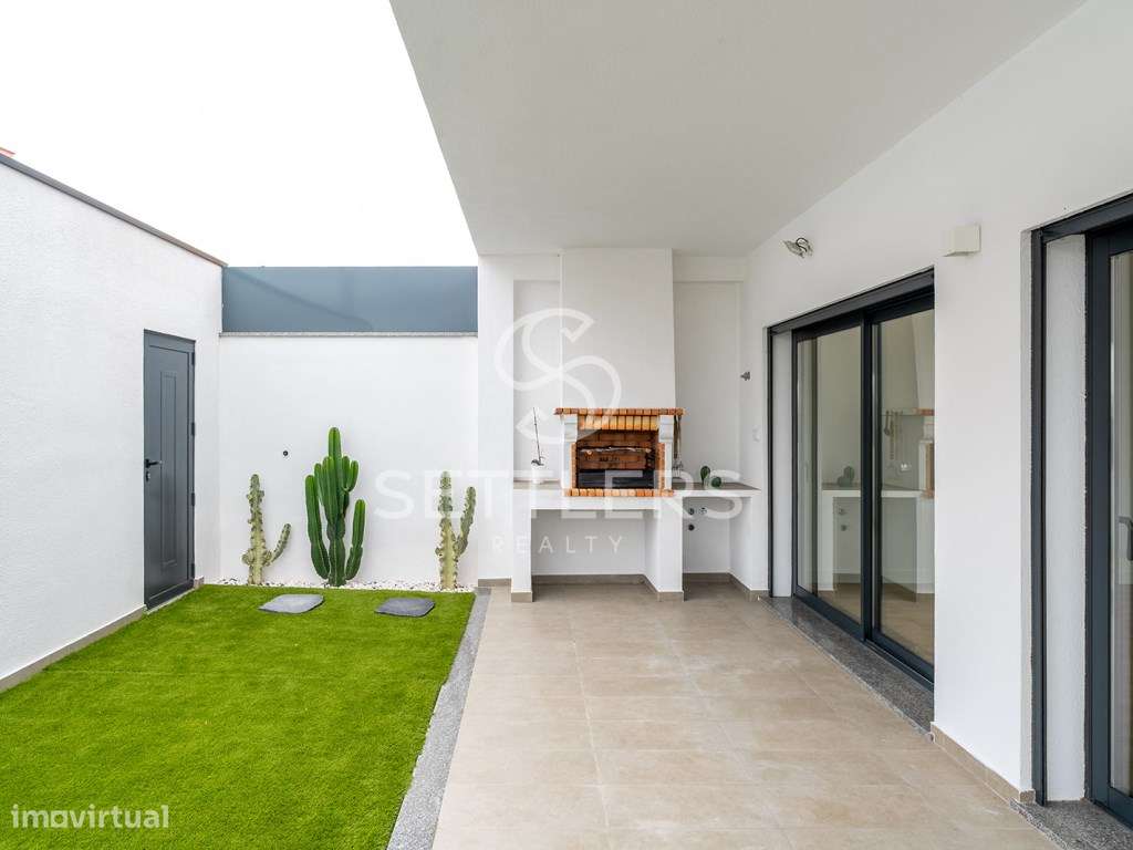 Moradia geminada T2 em Porto Salvo-5