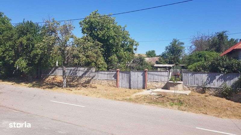 Vand casa cu iesire la 2 strazi,2 locuri de casa in com.Slava Cercheza - Imagine principală: 4/7