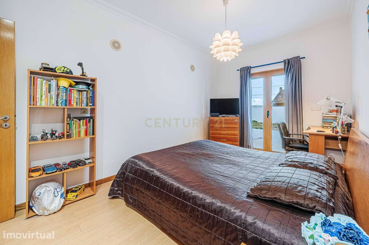 T2 em Caneças com Terraço,  logradouro  e 2 Parqueamentos-19