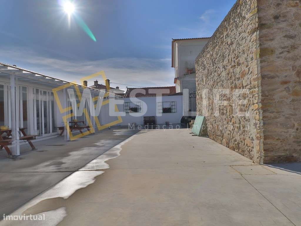 EXCLUSIVO WEST LIFE - Moradia de tipologia T1 renovada com terraço,... - Grande imagem: 2/22