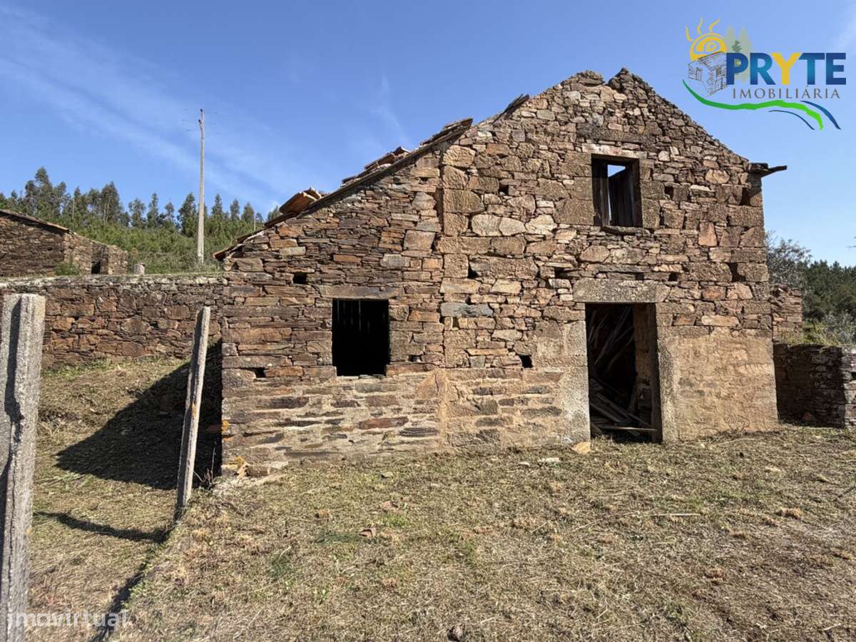 Ruína em pedra de xisto com boas vistas sobre a Aldeia e a Ribeira-17