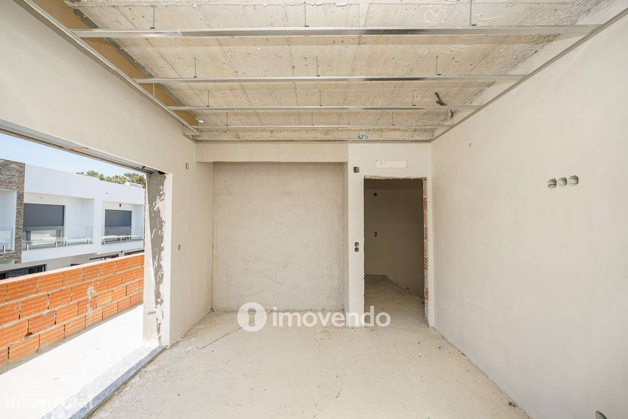 Moradia geminada T3+1 em fase de construção, em Pinhal de Frades-13
