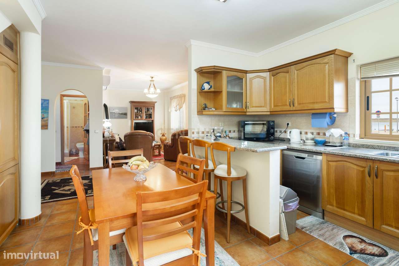 Moradia Tradicional T2 na Primeira Linha da Ria — Santa Luzia, Capital-11