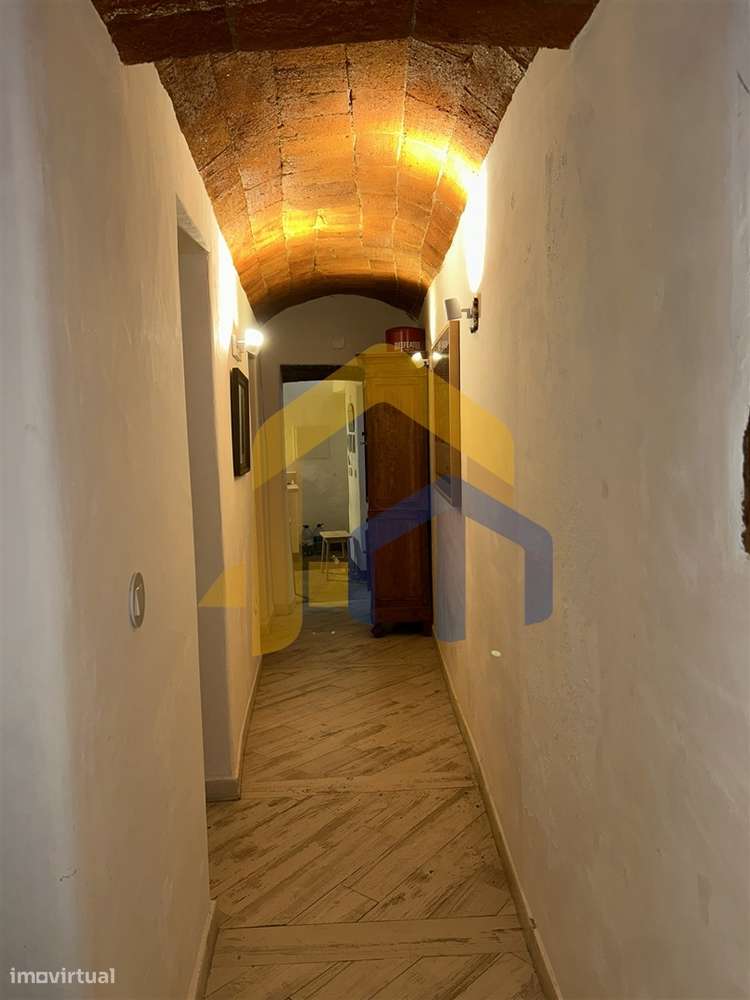 🏡 Moradia Térrea em Banda T2 no Centro de Estremoz-33