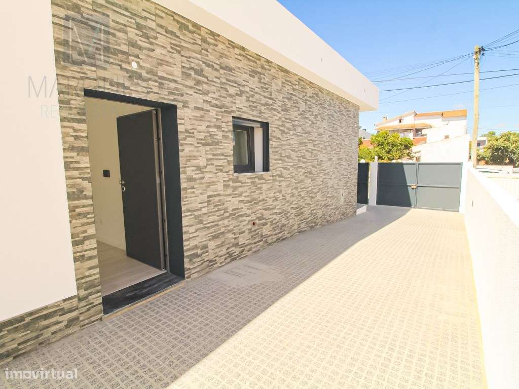 Moradia T3+1 Isolada Térrea em Fernão Ferro - Grande imagem: 5/25