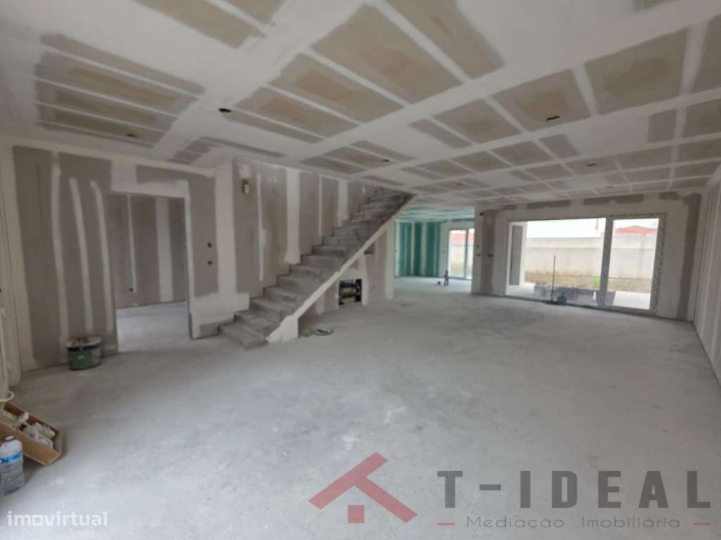 Moradia T4 Moderna na Lourinhã-6