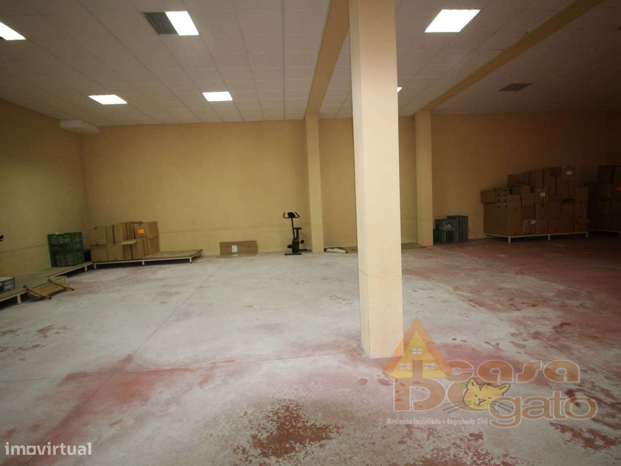 Moradia de 4 frentes com cave de 700 M2-41