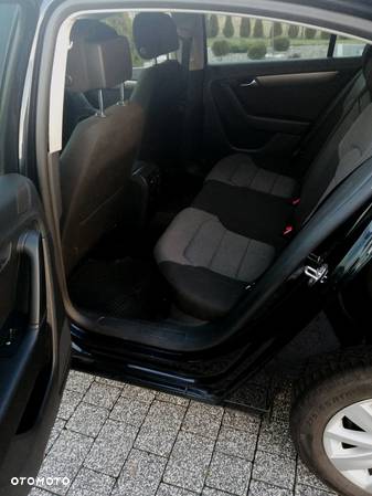 Volkswagen Passat 2.0 TDI Comfortline - 8