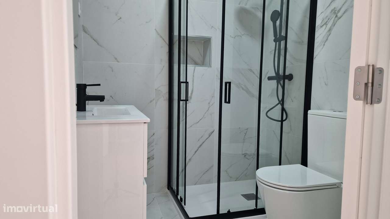 Apartamento Familiar Remodelado com Varandas, Próximo de Transportes e - Grande imagem: 5/7