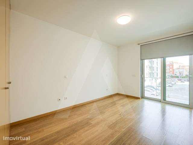 Apartamento T2 com varandas e garagem fechada no centro de Aveiro-21