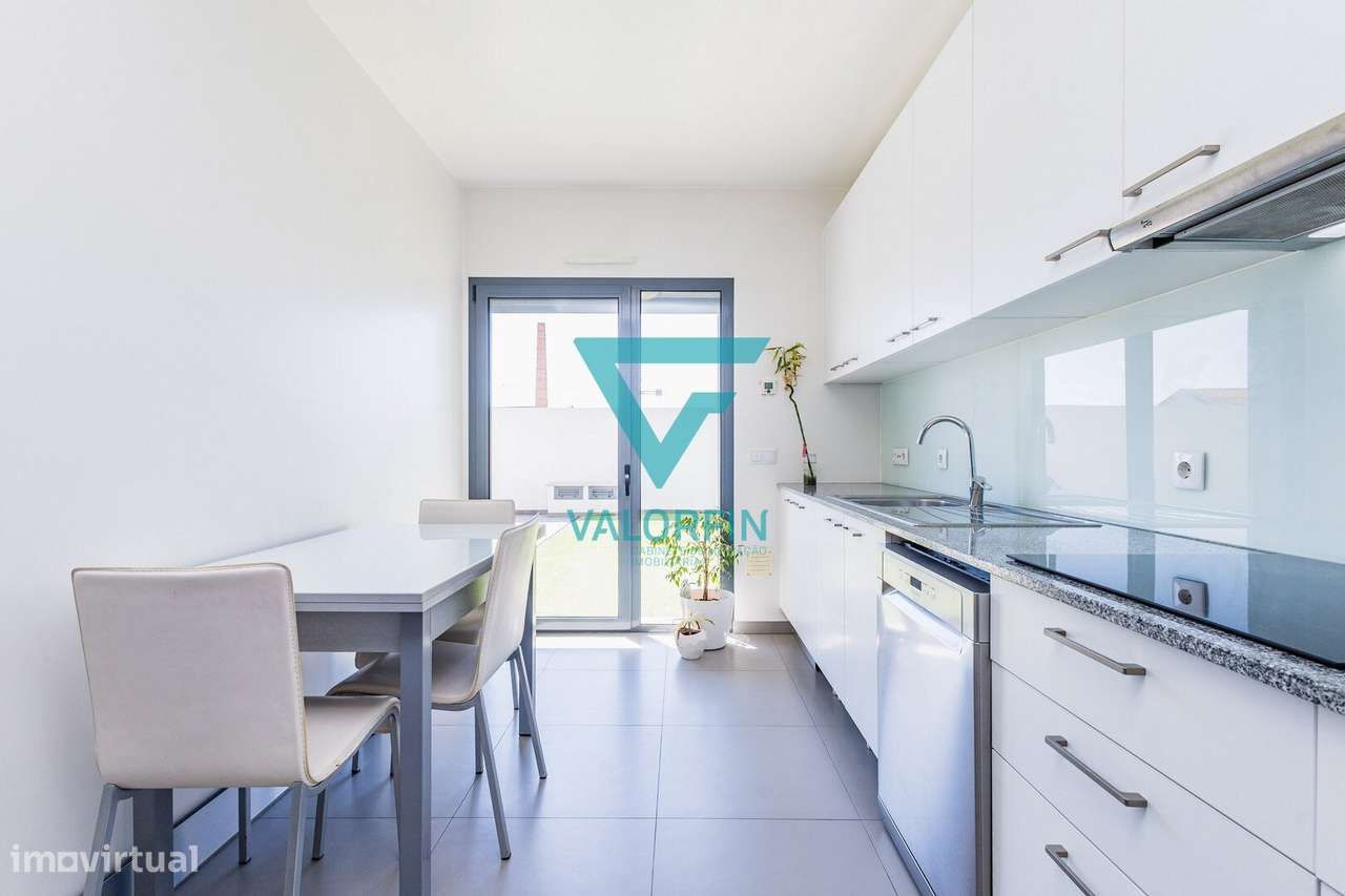 Apartamento T2 c/ Terraço de 95m2 + Garagem / Marinha Grande-4