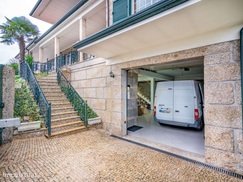 Moradia T4 em Aldão-11