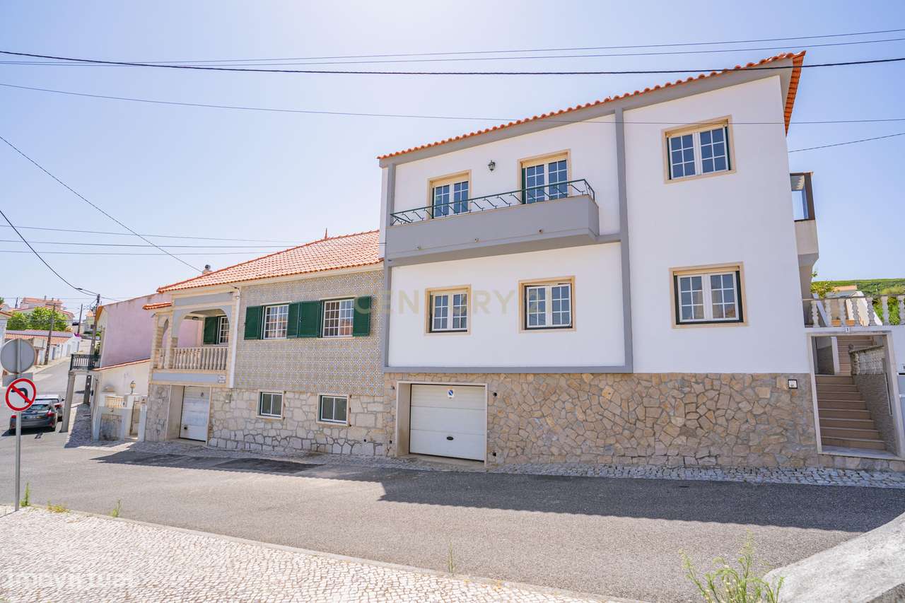 Propriedade composta por prédio, moradia e terreno em Salir do Porto-29