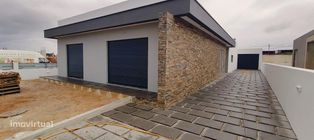 Moradia Terrea T3 com 2 suites, Piscina e Garagem - Grande imagem: 2/29