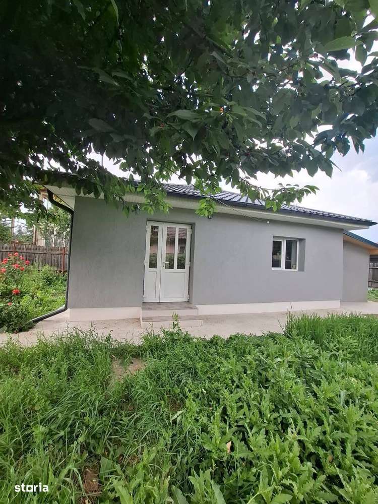 De vanzare casa la 1minut de Roman,renovată,Teren 410mp,Pret 65000euro - Imagine principală: 3/11