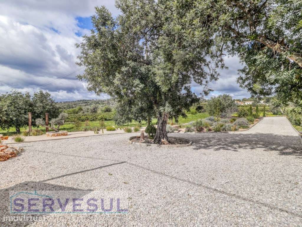 Charmosa Moradia Familiar T3+1 no Campo, inserida num generoso terr...-37