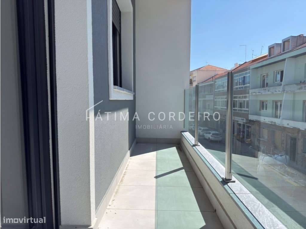 T4 de Luxo com Terraço de 115 m² no Coração de Almada-13