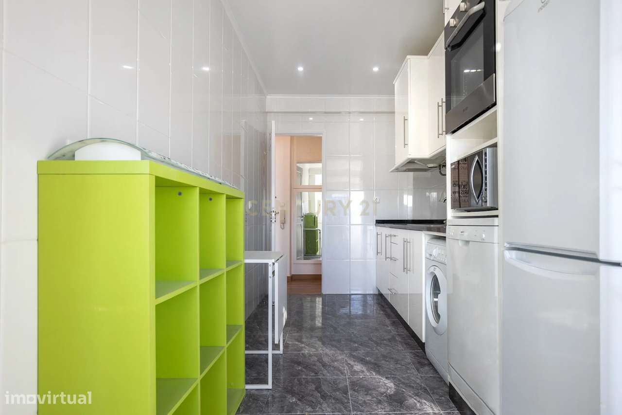 APARTAMENTO | 2 Quartos | 1 Casa de Banho | Renovado | Arrecadação | �-38