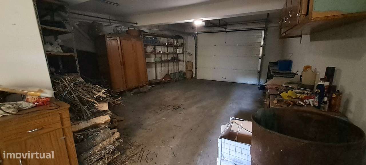 Moradia T5 com garagem e jardim em Miranda do Douro-45