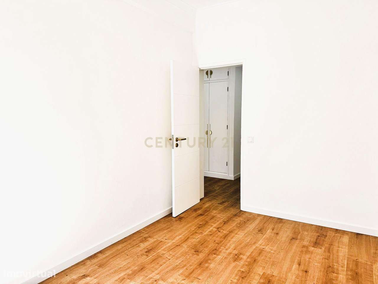 T2 Remodelado em Queijas - Grande imagem: 5/15