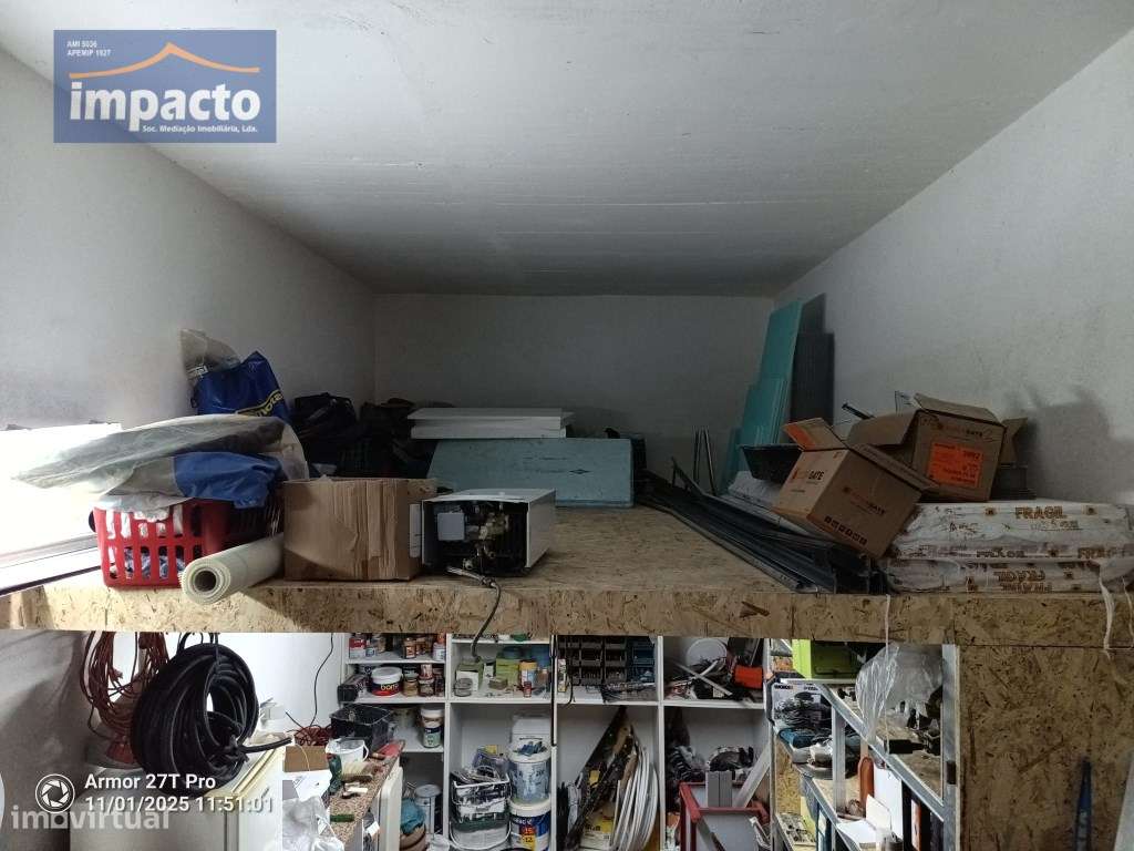 Garagem, portal elétrico e mezanino, Alverca-6