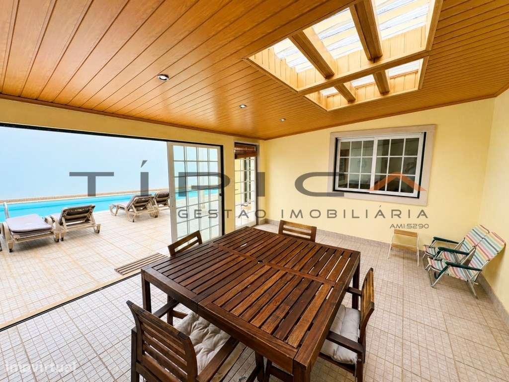 Moradia V3 com Piscina, Garagem e Vista mar-17
