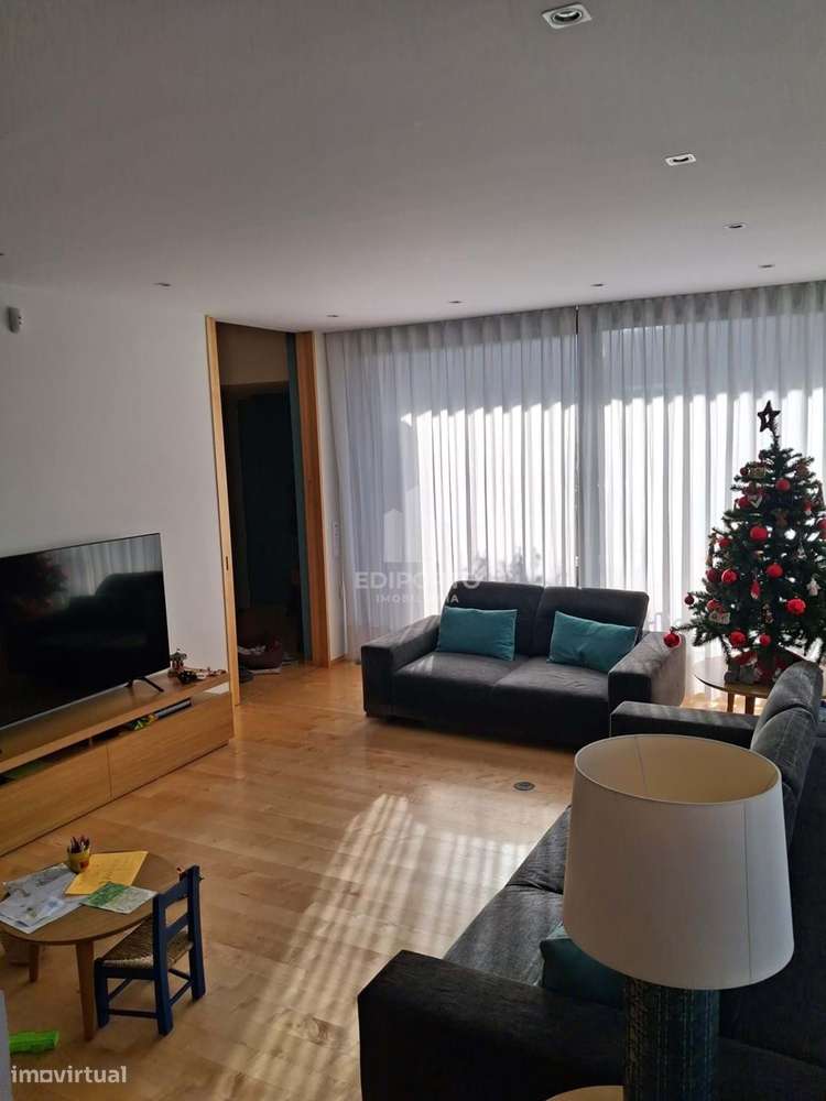 Moradia T4+1 com 4 Suítes e Acabamentos de Luxo - Grande imagem: 4/60