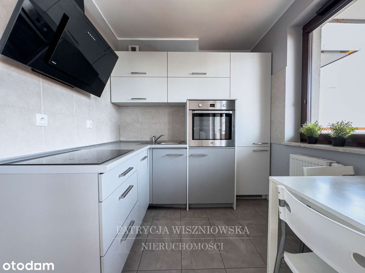 Kawalerka w świetnej lokalizacji, gotowa do wejścia od zaraz!-17