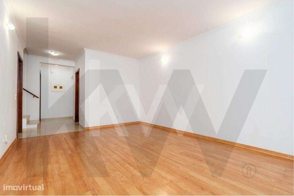 Apartamento T3 Duplex com Logradouro - Grande imagem: 5/42