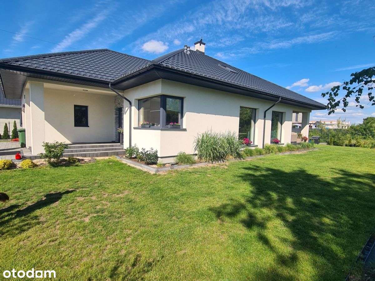 Ładny przestronny i funkcjonalny dom-2