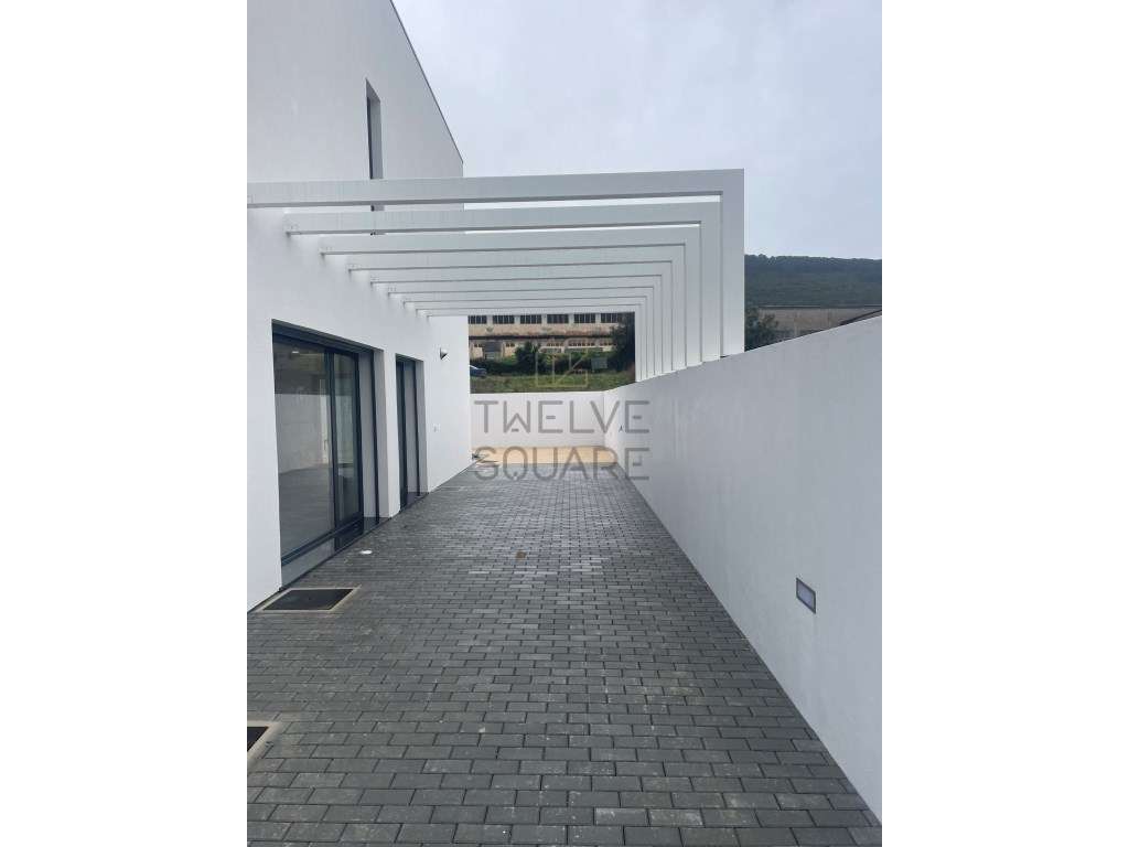 Moradia T3 em construção em Porto de Mós-13