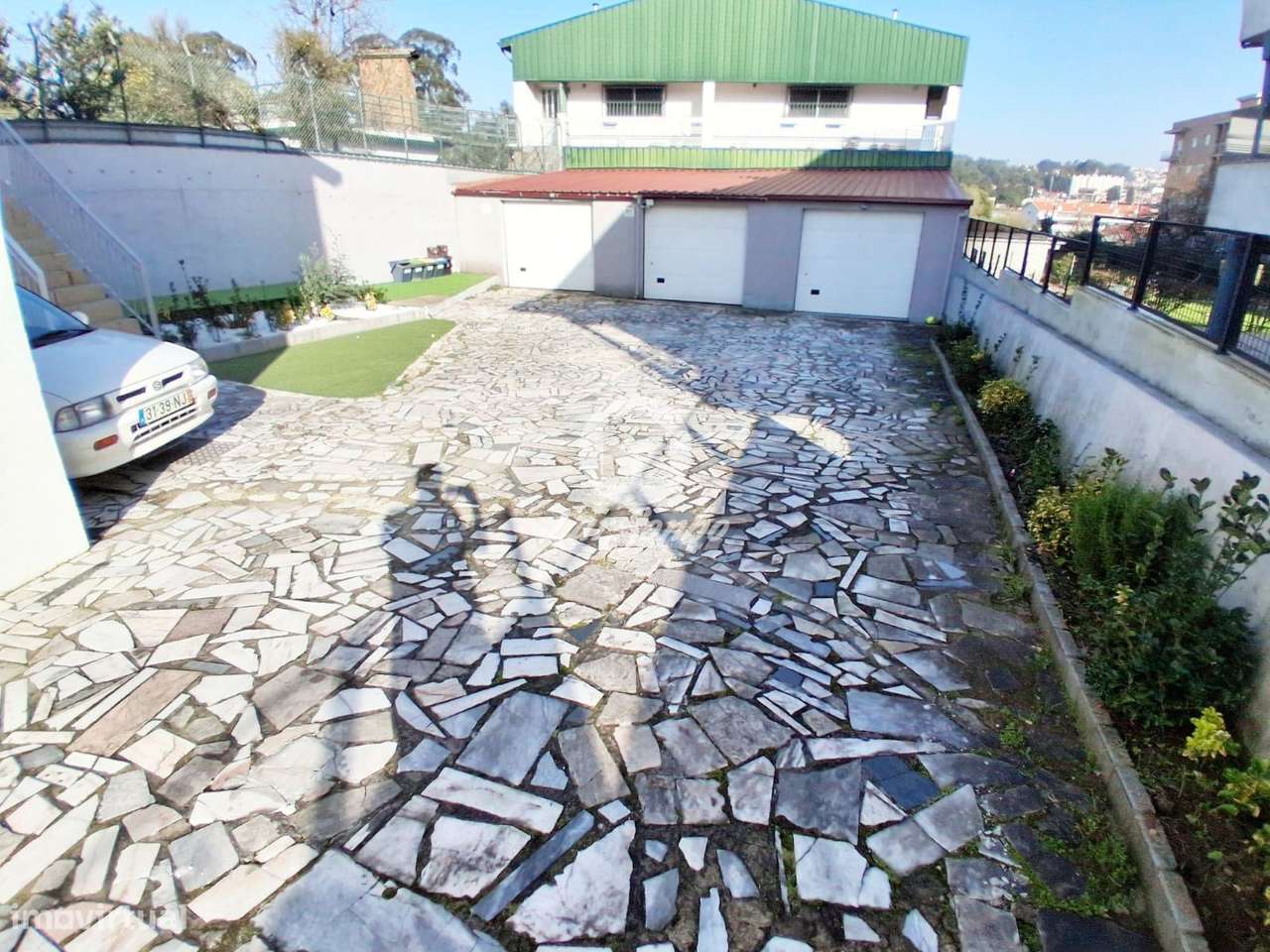 Andar moradia T3 totalmente renovado, com três frentes e excelente ...-1