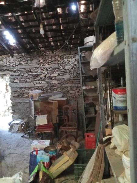 Casa de xisto com quintal - Grande imagem: 2/8