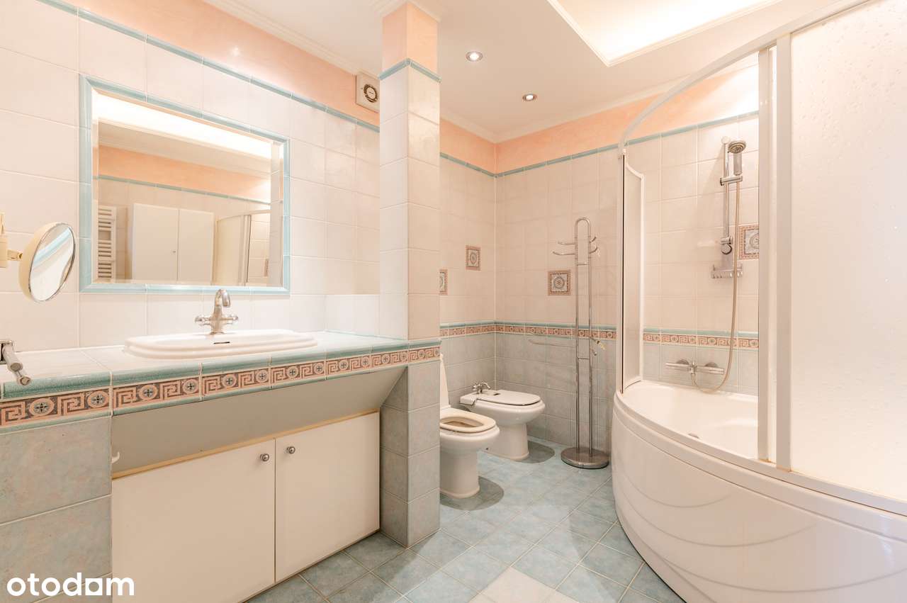 Mieszkanie dla osób szukających przestrzeni z 3 balkonami i parkingiem-11