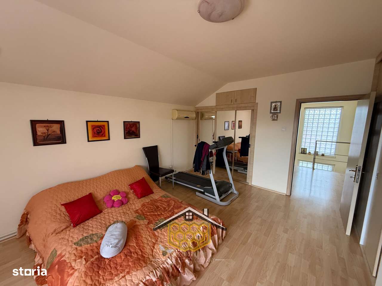 Casa P+1 cu garaj si 950 mp teren in Simnicul de jos - Comision 0%-10