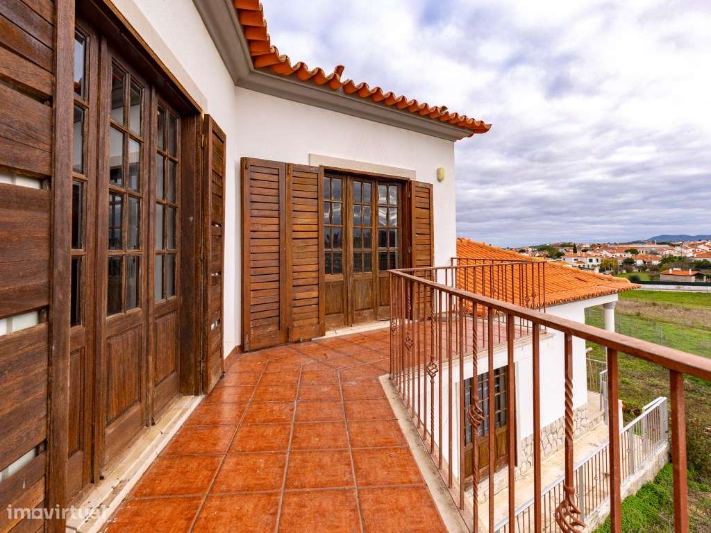 Moradia T3 Isolada com 1000 m² de terreno em Castelo, Sesimbra-37