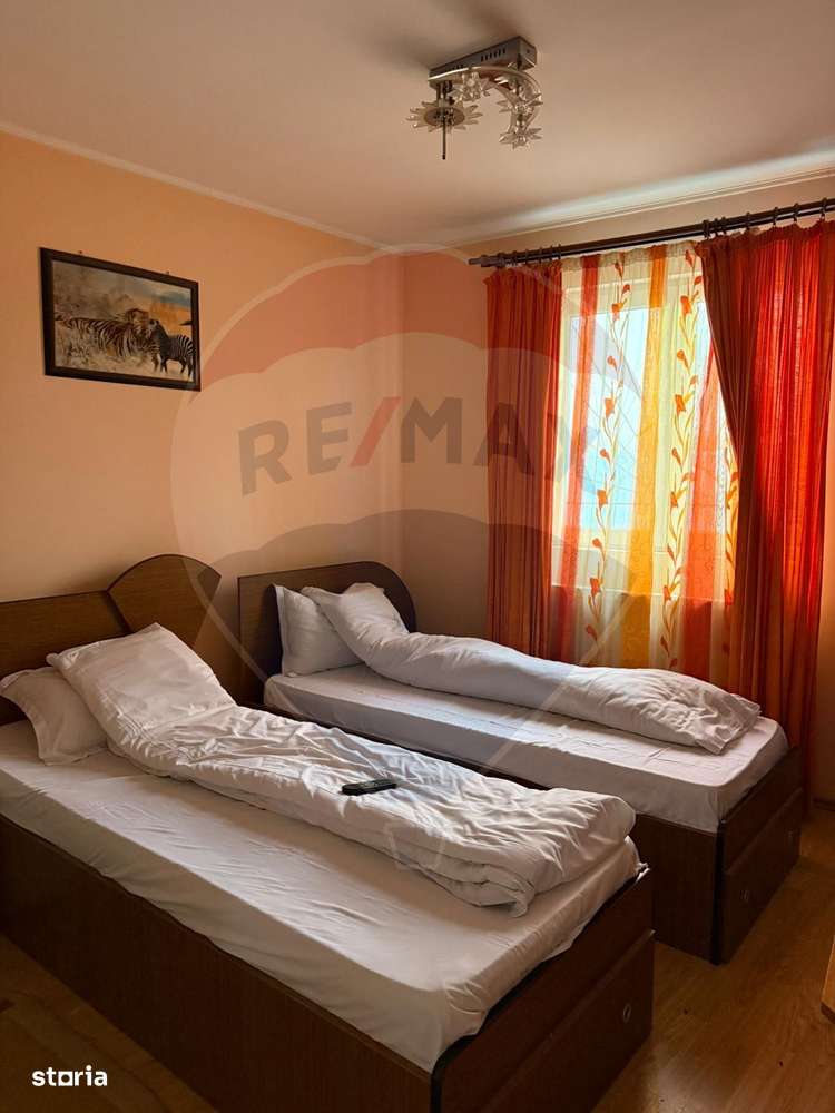 Casă / Vilă cu 8 camere de vânzare în zona Central-5