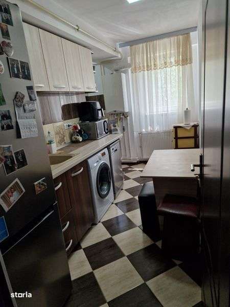 Vand apartament 3 camere, mobilat si utilat - Imagine principală: 4/8