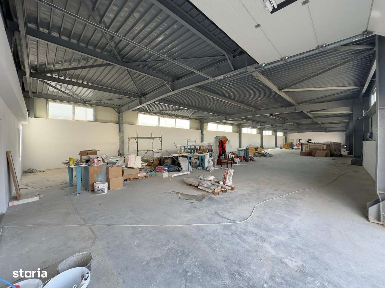 Hala, spatii de la 300mp la 500mp, platforma betonata, zona vamii Iasi - Imagine principală: 2/6