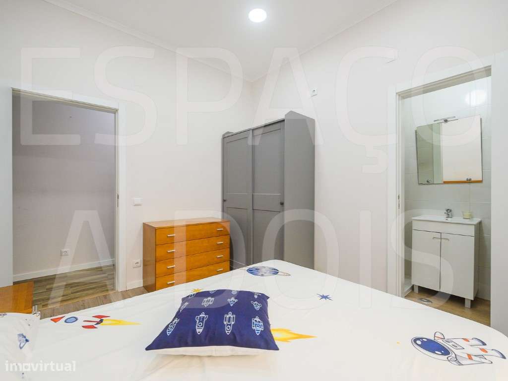 Amadora Centro | T3 Remodelado com 2 Suites e um Fantástico Logrado...-44