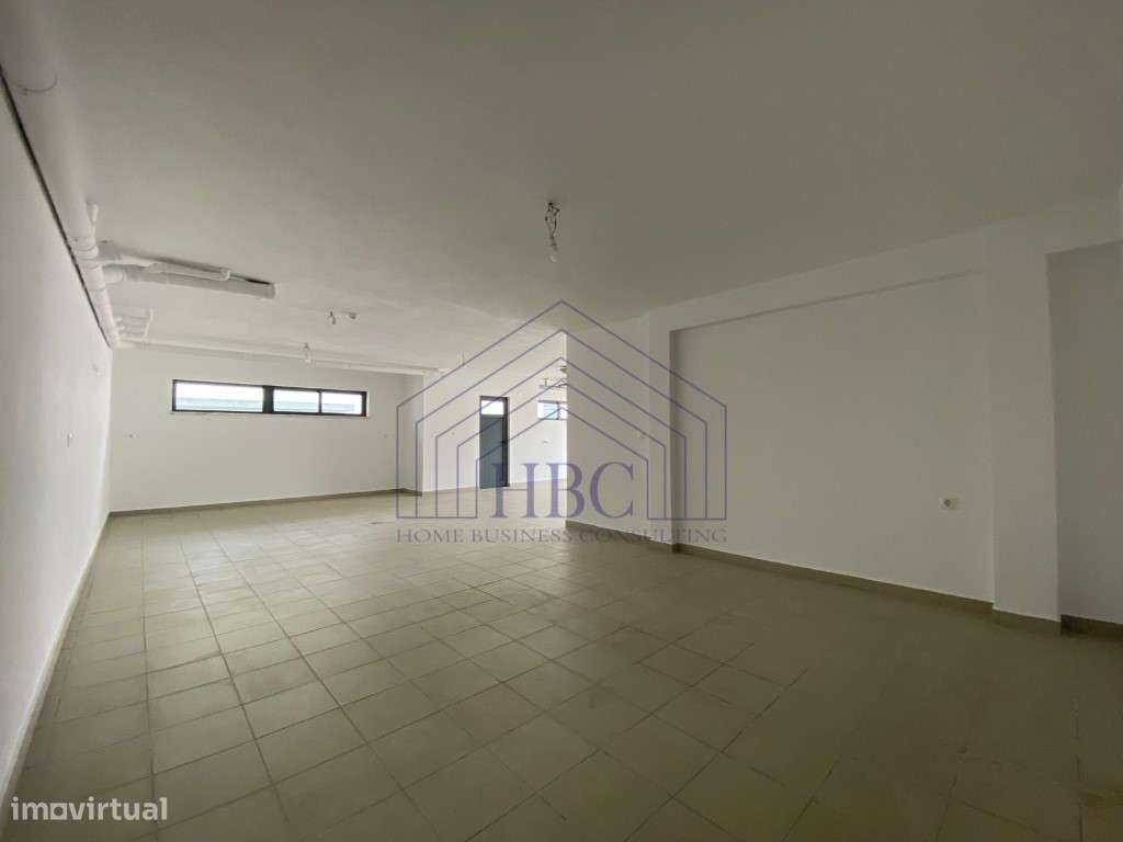 Moradia T5 Moderna e Remodelada no Feijó - Espaço, Conforto e Exclu...-56