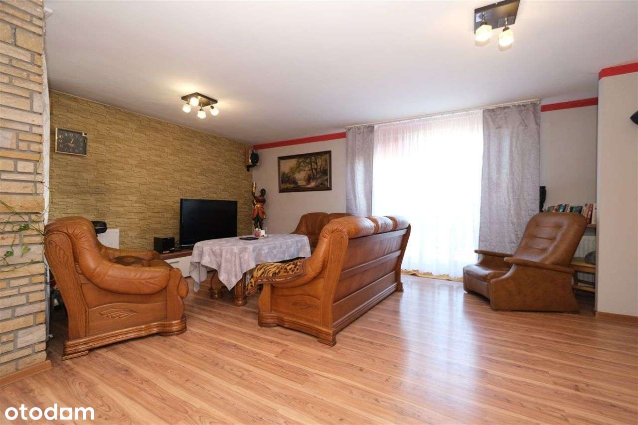 Komfortowy dom z przestrzenią do pracy i życia!-18