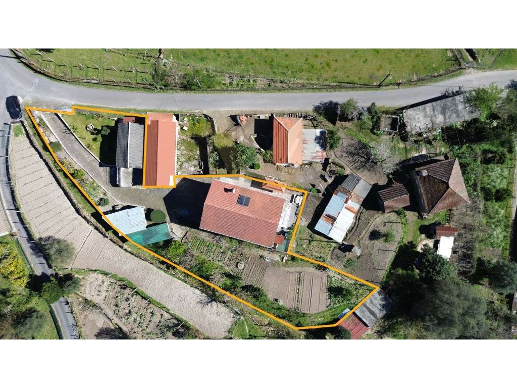 Moradia T3 e Terreno 500 m² | Sá - Arcos de Valdevez-1