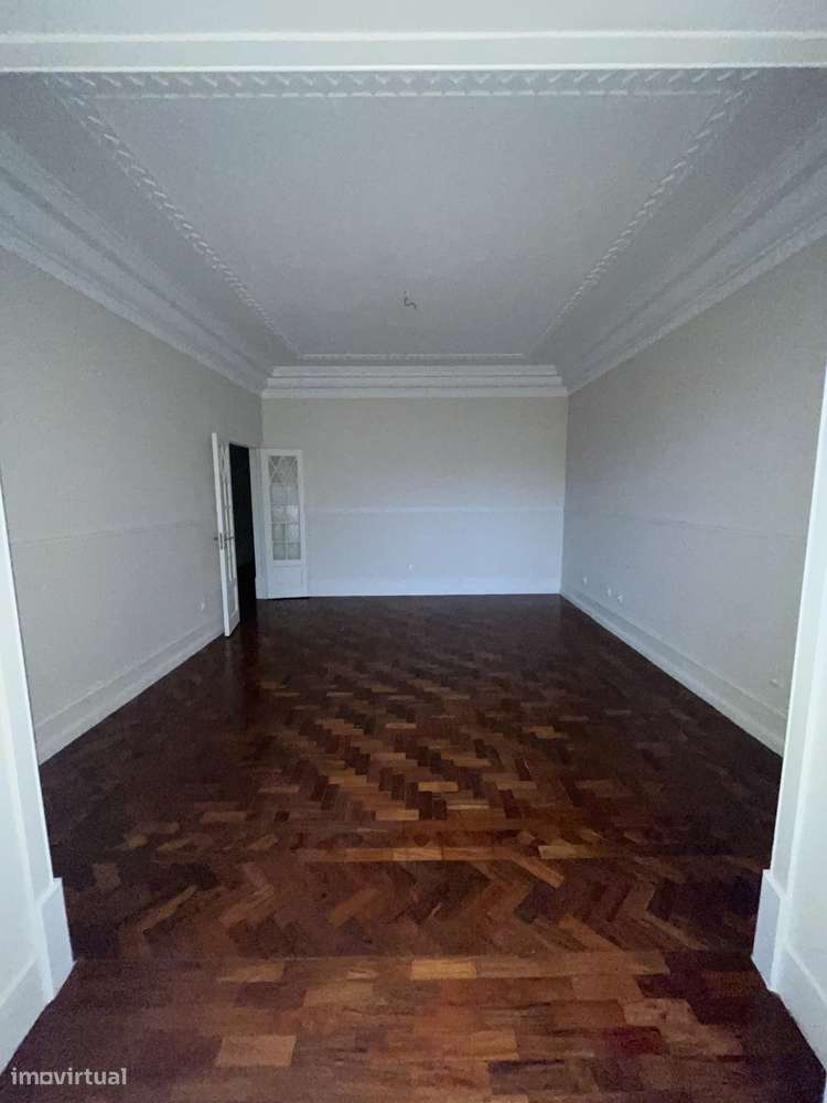 Espaçoso T6 Renovado nas Avenidas Novas – Av. Defensores de Chaves - Grande imagem: 4/15