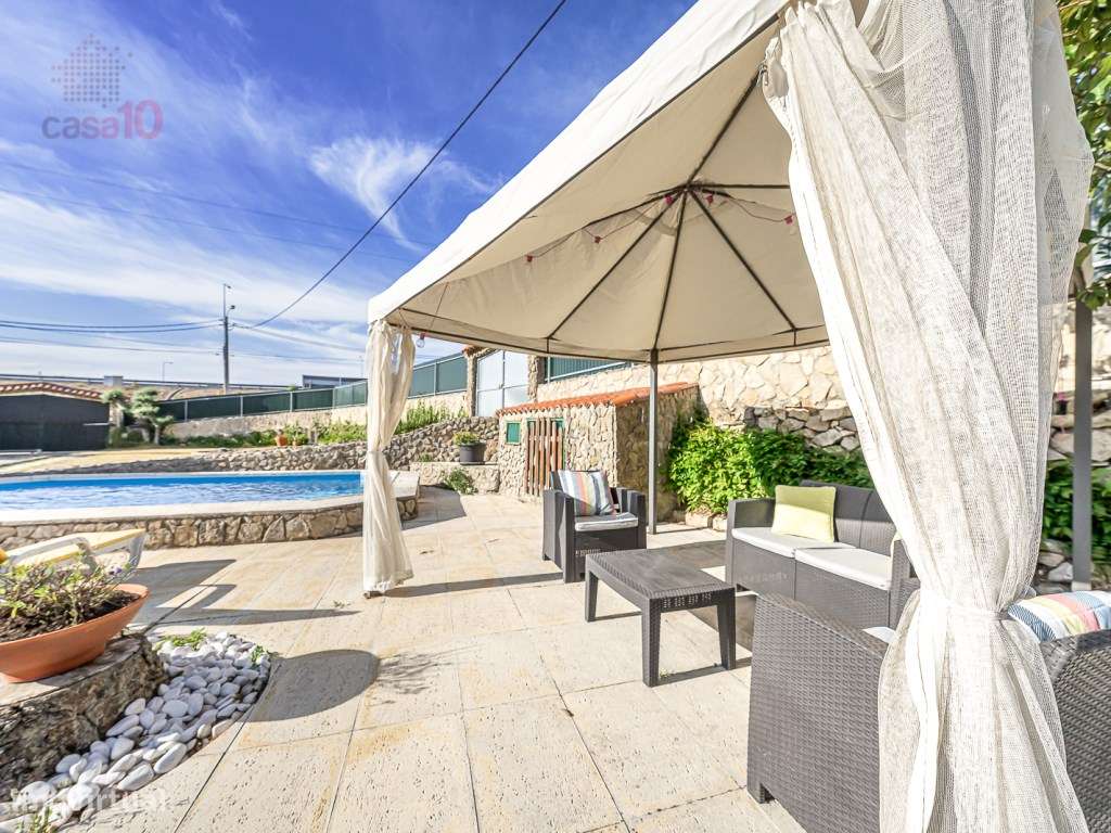 Moradia T5 renovada em Algueirão-Mem Martins, com piscina e jardim-23