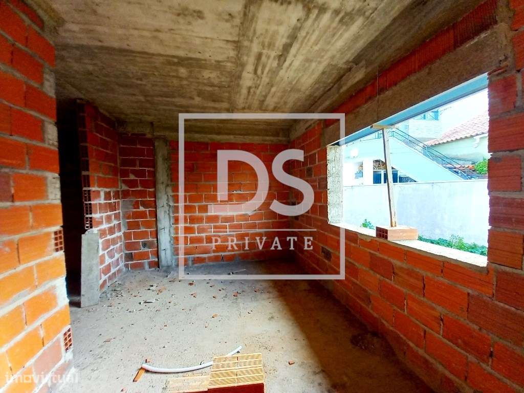 Moradia T3 Térrea unifamiliar de arquitetura moderna em fase de constr-17