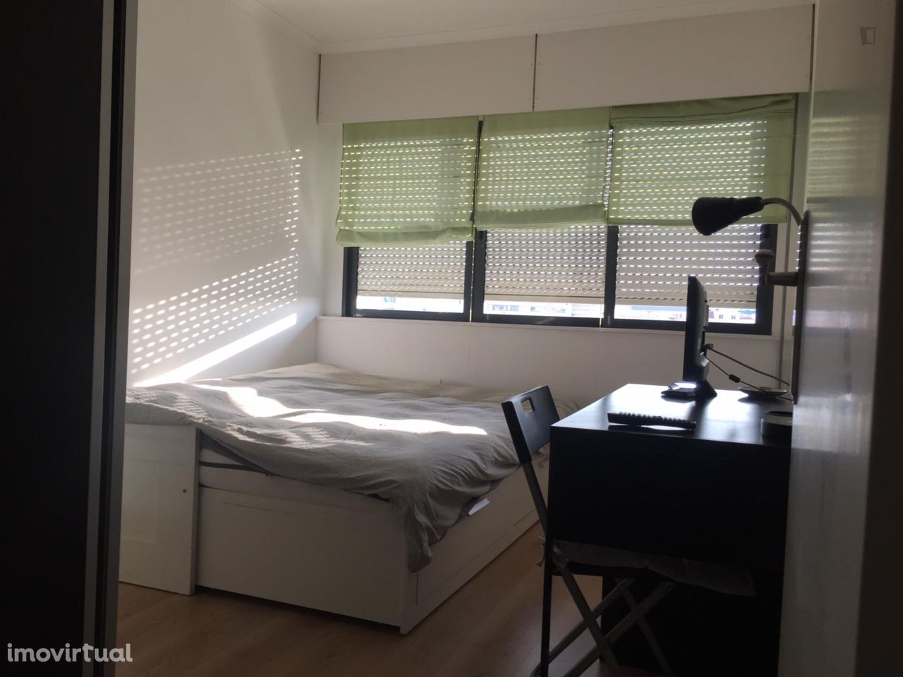 24314 - Quarto com cama de casal em apartamento...