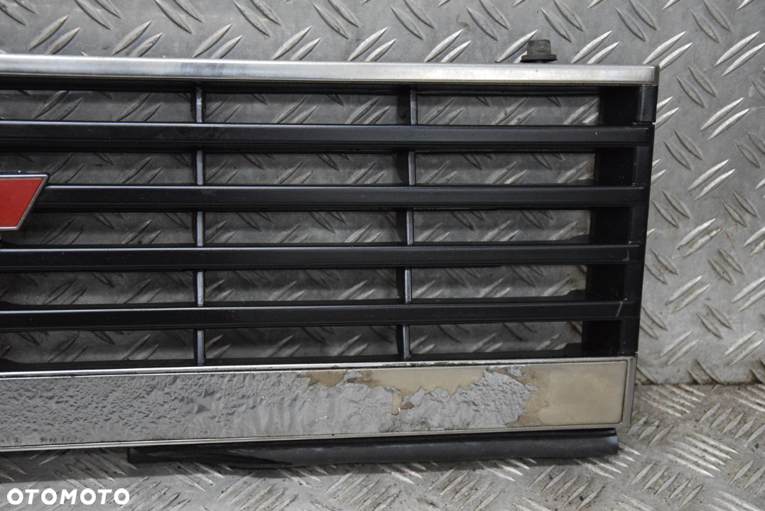 MITSUBISHI PAJERO I GRILL ATRAPA - 4