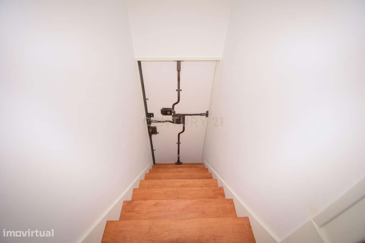 Apartamento T2 renovado na Rua dos Fanqueiros-21